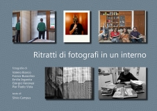 Ritratti di fotografi in un interno